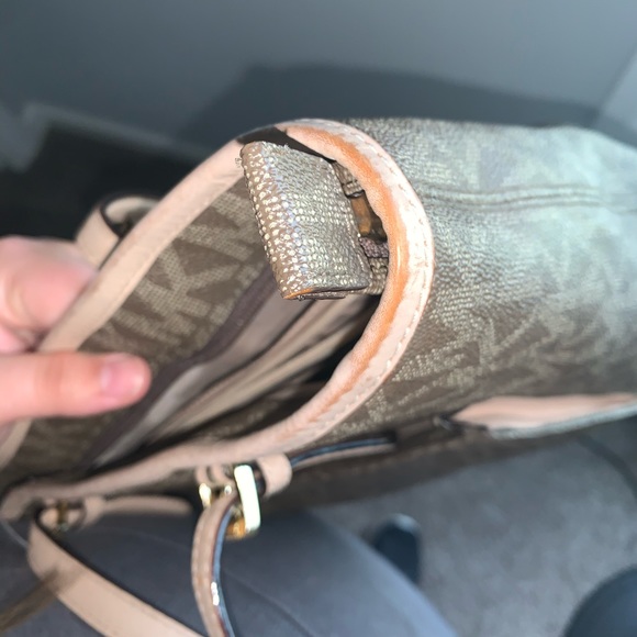 Michael Kors Small Logo Travel Tote - Picture 5 of 6